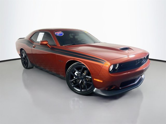 Used 2022 Dodge Challenger R/T w/ Blacktop Package RWD image 2