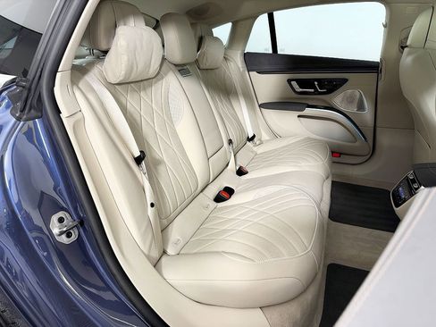 Used 2022 Mercedes-Benz EQS 580 4MATIC Sedan image 42