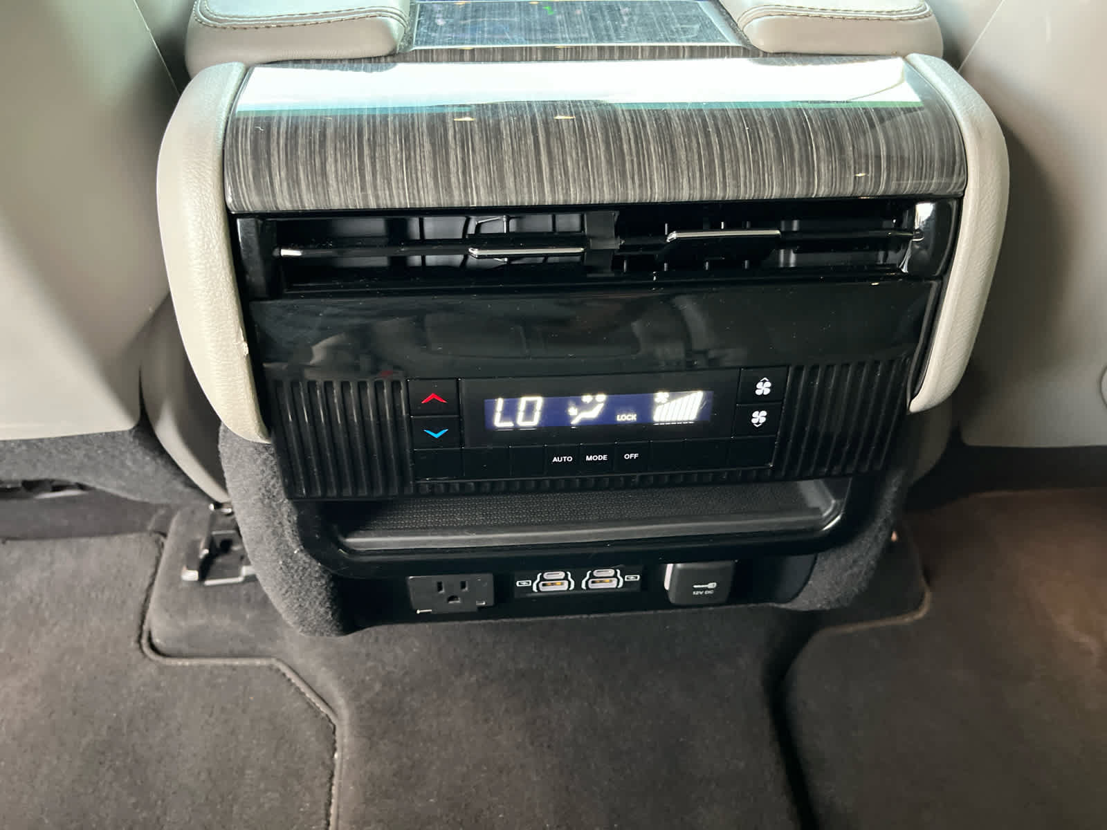 Used 2022 Jeep Wagoneer Series II AWD/4WD image 22