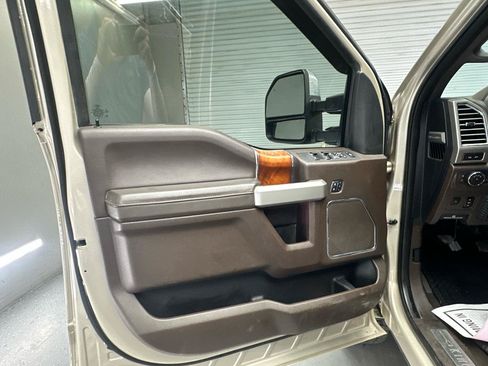 Used 2018 Ford F250 King Ranch w/ Chrome Package AWD/4WD image 19