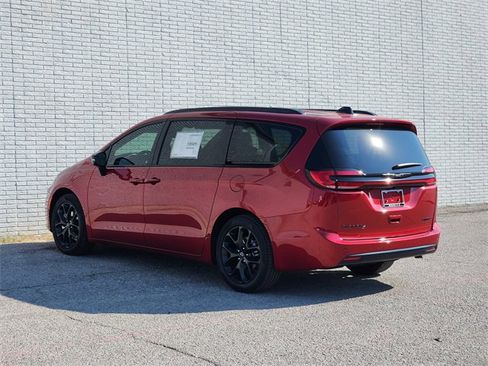 New 2026 Chrysler Pacifica Limited w/ S Appearance Package image 3