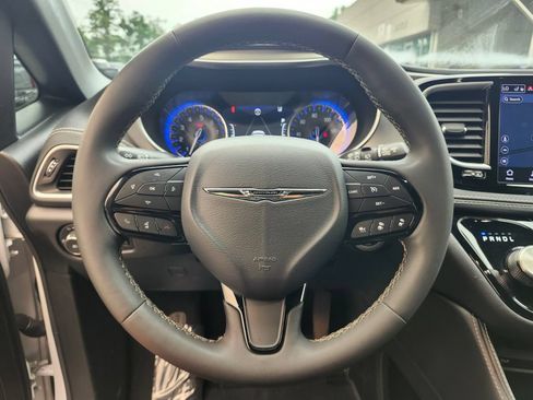 Used 2023 Chrysler Pacifica Limited w/ Uconnect Theater Family Group AWD/4WD image 29