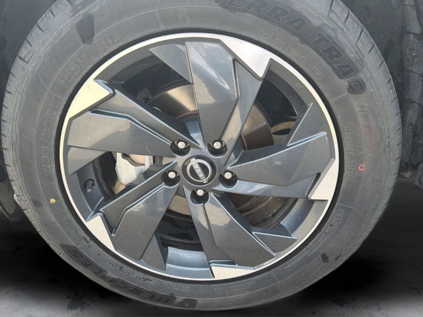 Used 2024 Nissan Rogue SV AWD/4WD image 15