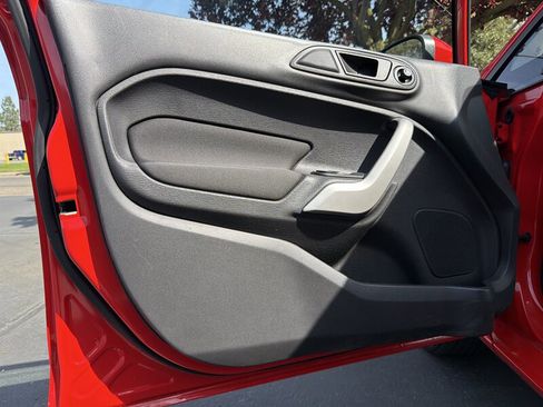 Used 2013 Ford Fiesta SE image 21