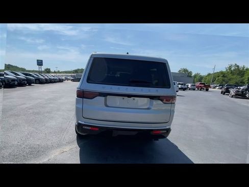 Used 2024 Jeep Wagoneer Series II AWD/4WD image 9