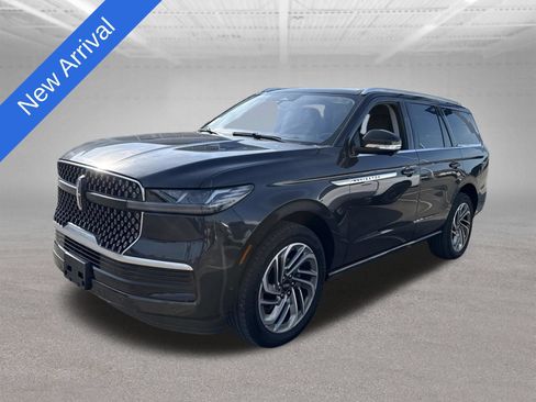 Used 2025 Lincoln Navigator Reserve AWD/4WD image 1