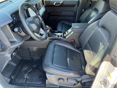 New 2025 Ford Bronco Badlands image 18