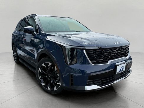 Certified 2025 Kia Sorento EX w/ Panoramic Sunroof Package image 1