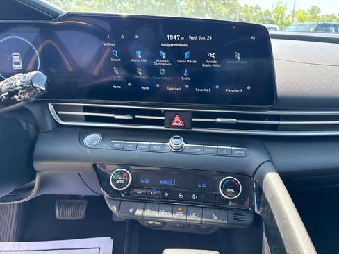 Used 2025 Hyundai Elantra SEL FWD image 7