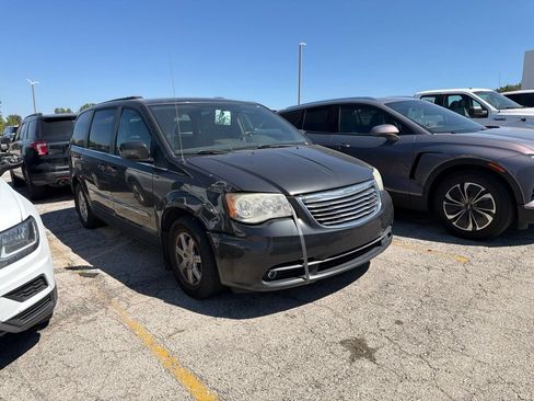 Used 2011 Chrysler Town & Country Touring w/ Driver Convenience Group FWD image 1