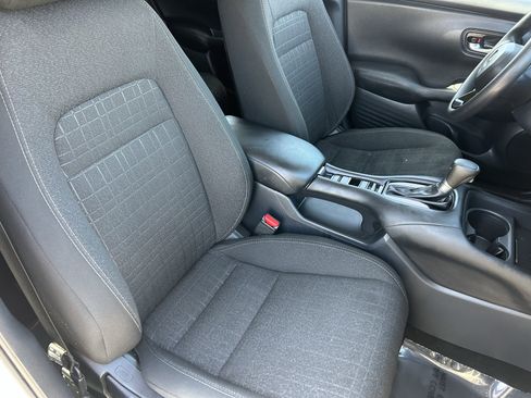 Used 2026 Honda HR-V LX image 10