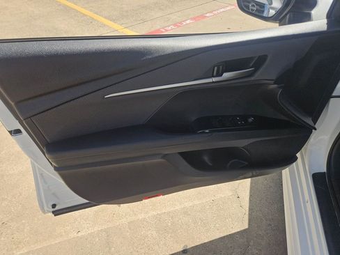 Used 2025 Toyota Camry SE image 14