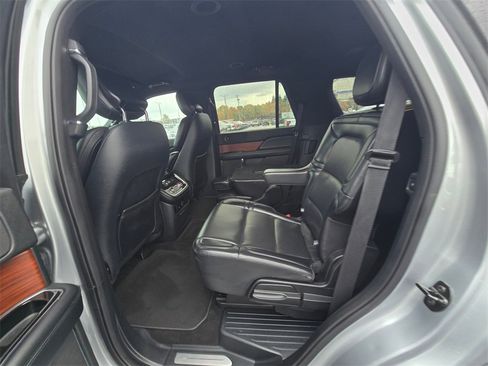 Used 2021 Lincoln Navigator 4WD image 19