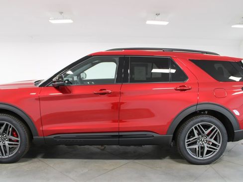 New 2026 Ford Explorer ST-Line w/ ST-Line Street Pack image 5