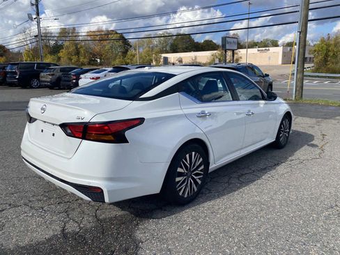Used 2024 Nissan Altima 2.5 SV image 3