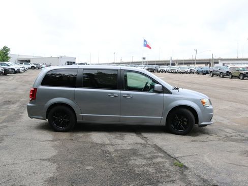 Used 2020 Dodge Grand Caravan GT image 6