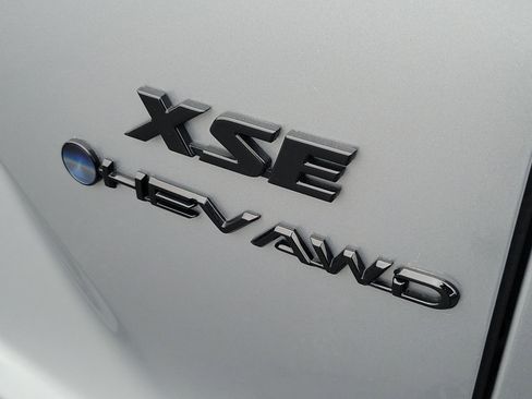 Used 2025 Toyota Corolla Cross AWD Hybrid w/ Convenience Package image 8