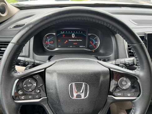 Used 2022 Honda Pilot Touring image 11