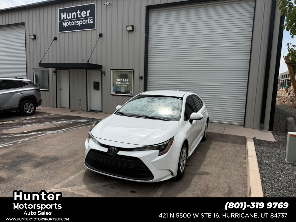 Used 2024 Toyota Corolla LE FWD image 1
