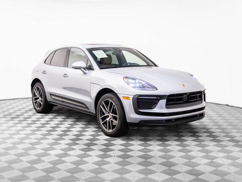 Certified 2025 Porsche Macan image 6