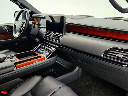 Used 2024 Lincoln Navigator Reserve image 25