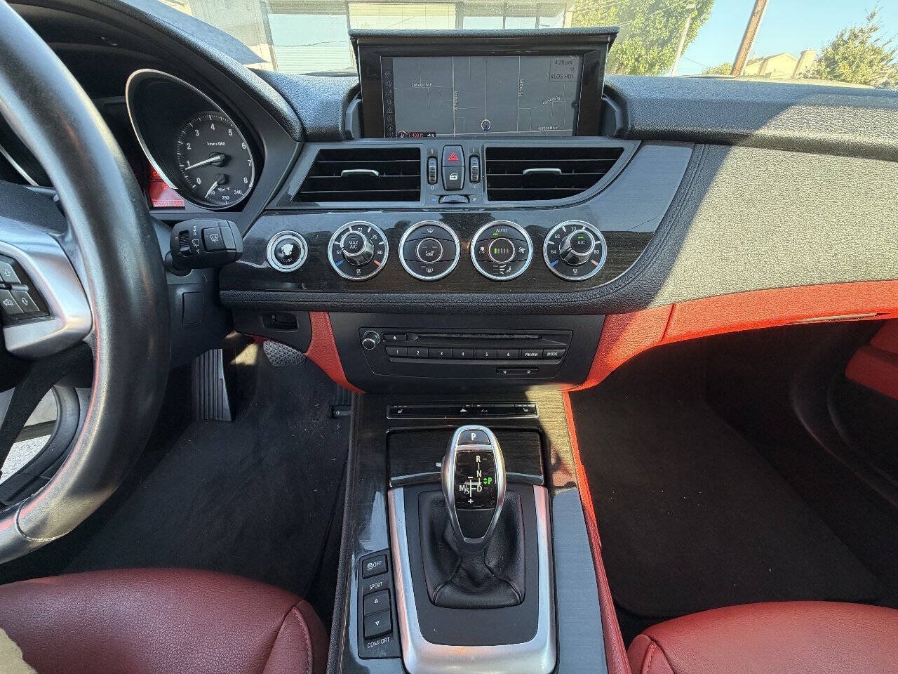 Used 2014 BMW Z4 sDrive28i w/ Technology Package RWD image 15