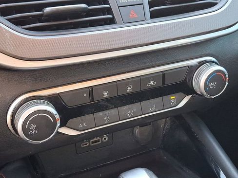 Used 2025 Nissan Altima 2.5 SR FWD image 16