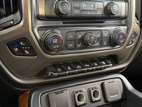 Used 2018 Chevrolet Silverado 2500 High Country image 30