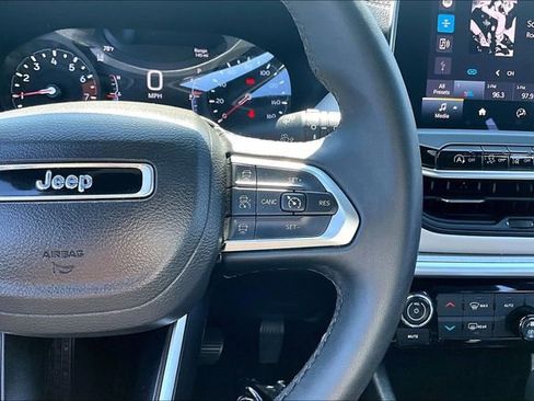 Used 2025 Jeep Compass Limited AWD/4WD image 12