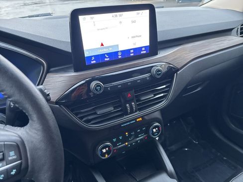 Used 2020 Ford Escape Titanium image 17