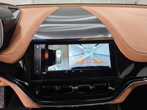 Used 2026 Aston Martin DBX 707 image 13