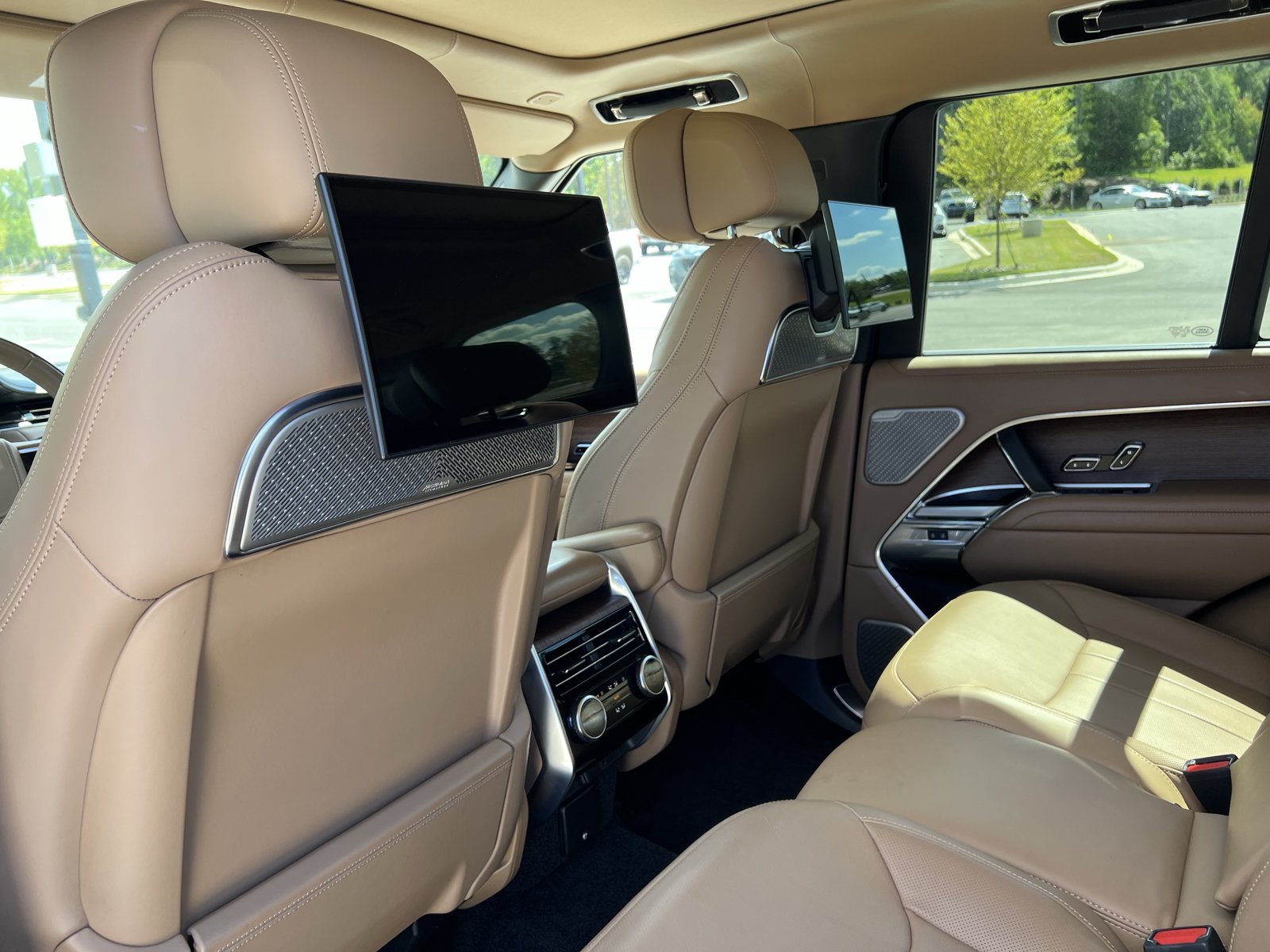 Used 2024 Land Rover Range Rover Autobiography AWD/4WD image 32