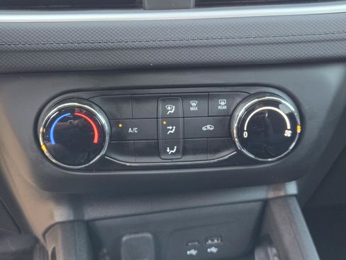 Used 2025 Chevrolet TrailBlazer LS w/ LS Convenience Package FWD image 12