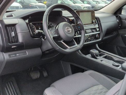 Used 2022 Nissan Pathfinder SV image 9