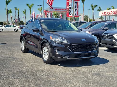 Used 2020 Ford Escape SE image 2