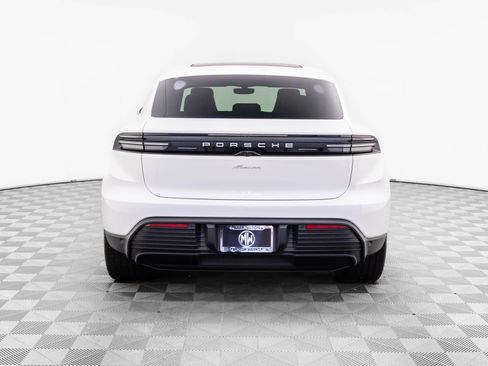 Certified 2025 Porsche Macan Electric image 10
