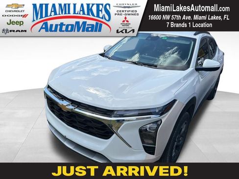 Used 2024 Chevrolet Trax LT FWD image 1