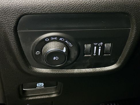 Used 2024 Jeep Grand Cherokee Limited w/ Black Appearance Package AWD/4WD image 17