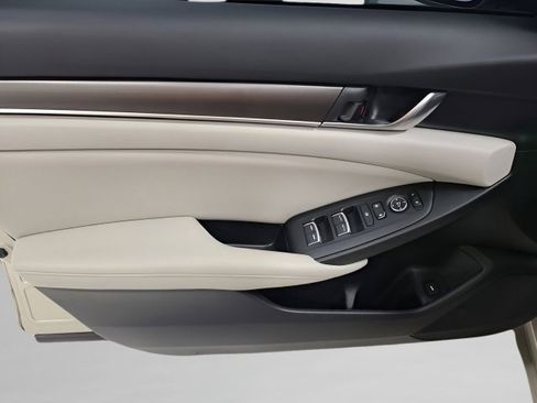 Used 2019 Honda Accord LX image 18