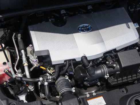 Used 2020 Toyota Prius LE FWD image 13