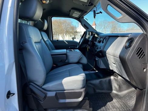 Used 2016 Ford F550 2WD Regular Cab Super Duty image 18