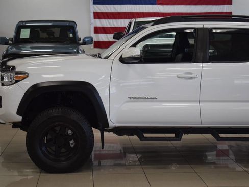 Used 2019 Toyota Tacoma TRD Off-Road image 14