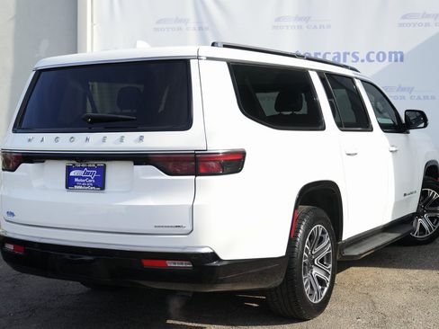 Used 2023 Jeep Wagoneer L Series II image 3