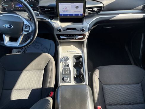 Used 2022 Ford Explorer XLT image 24