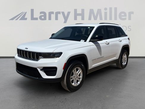 Used 2023 Jeep Grand Cherokee Laredo w/ Trailer Tow Prep Group (B) image 1