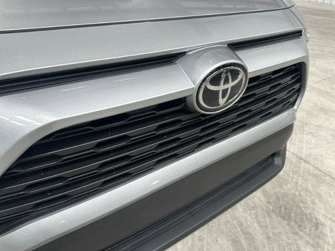 Used 2025 Toyota RAV4 LE AWD/4WD image 8