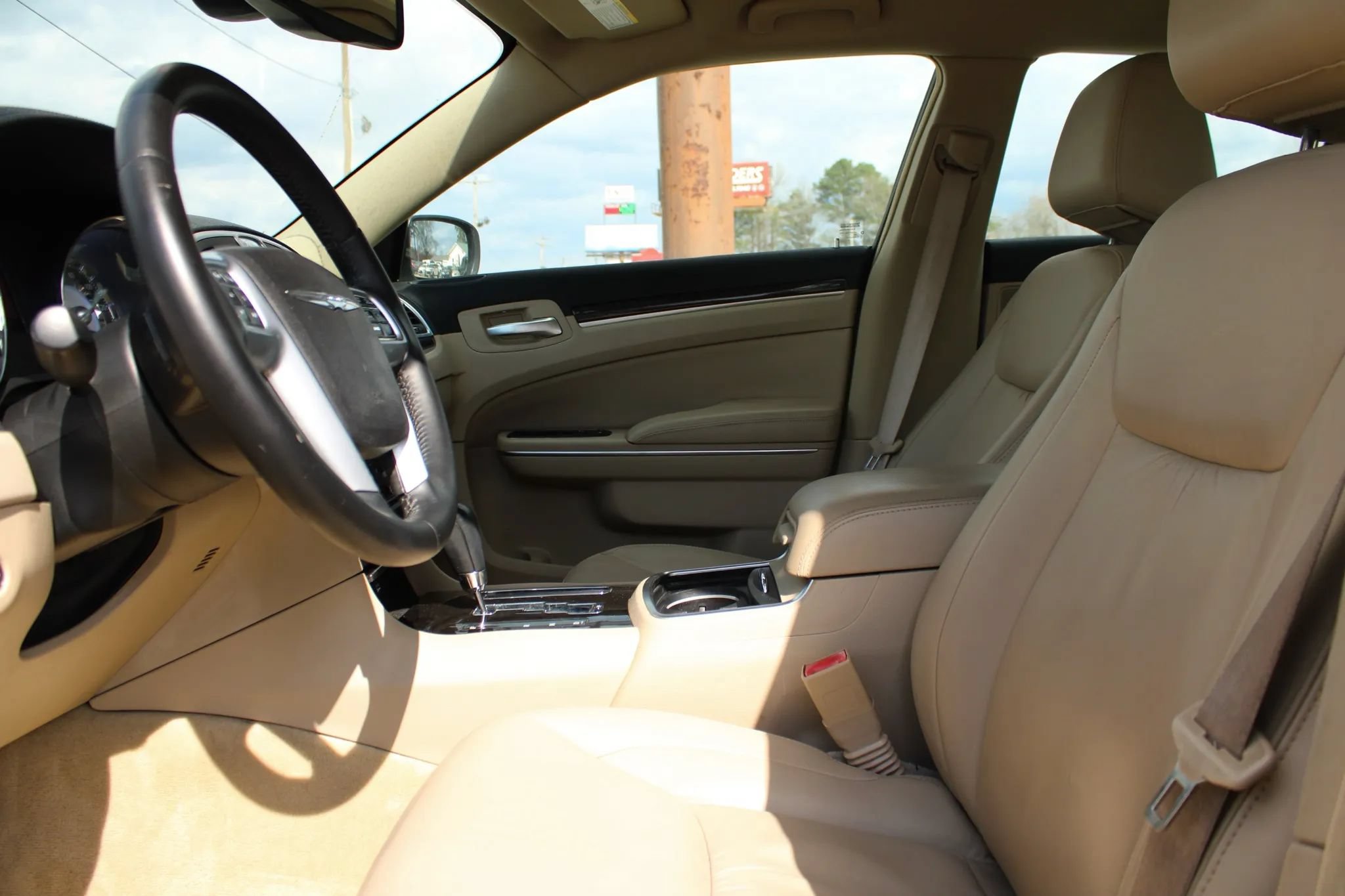 Used 2011 Chrysler 300 Limited w/ Sound Group RWD image 13