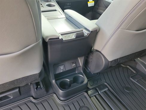 New 2026 Toyota Sienna XLE image 12
