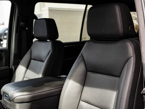 Used 2025 Chevrolet Suburban Z71 w/ Comfort Package image 26