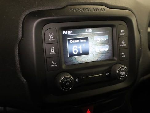 Used 2017 Jeep Renegade Latitude image 21